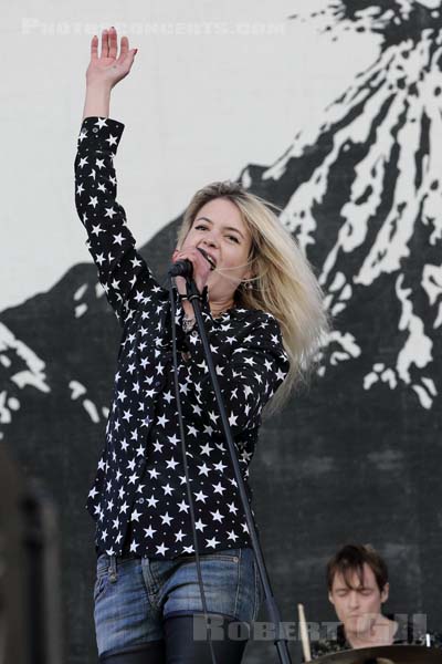 THE KILLS - 2018-06-24 - PARIS - Hippodrome de Longchamp - Paris - Alison Nicole Mosshart